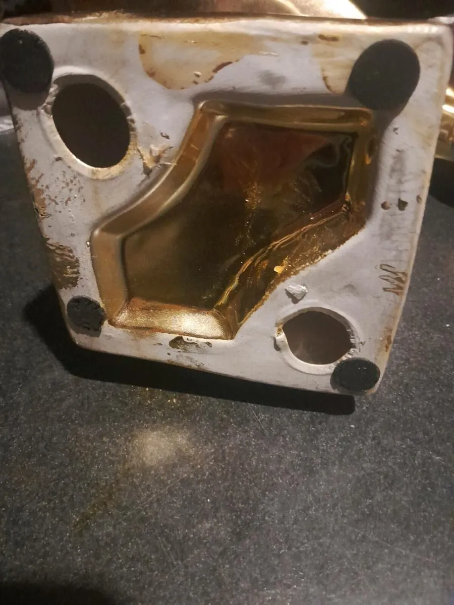 Large ceramic horse head statue - Image 3