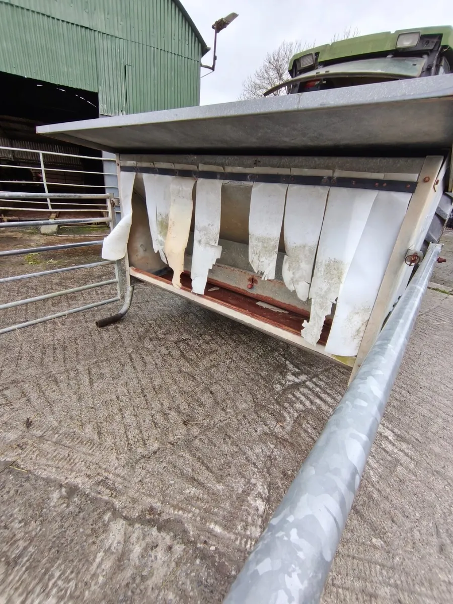 Calf creep feeder - Image 1