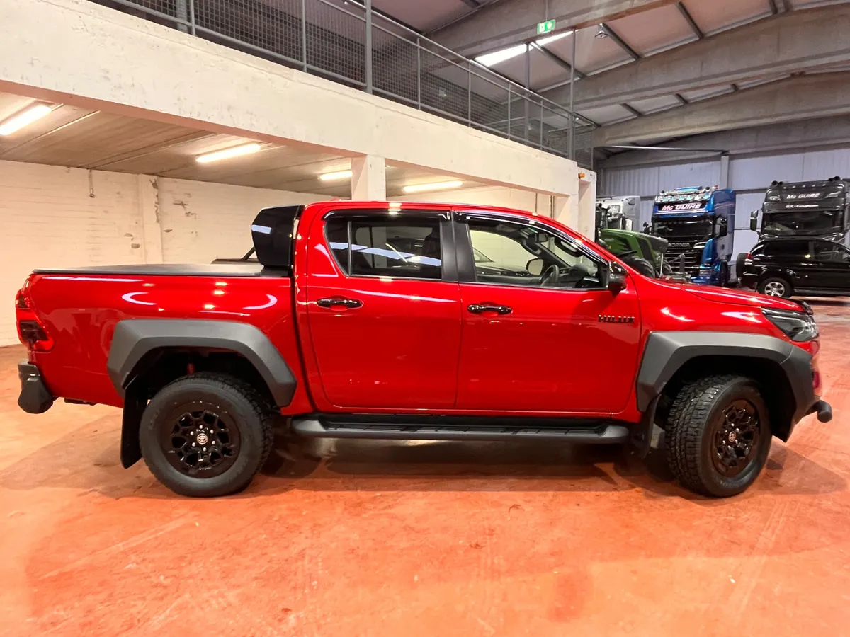 2025 Toyota Hilux GR Sport - Image 4