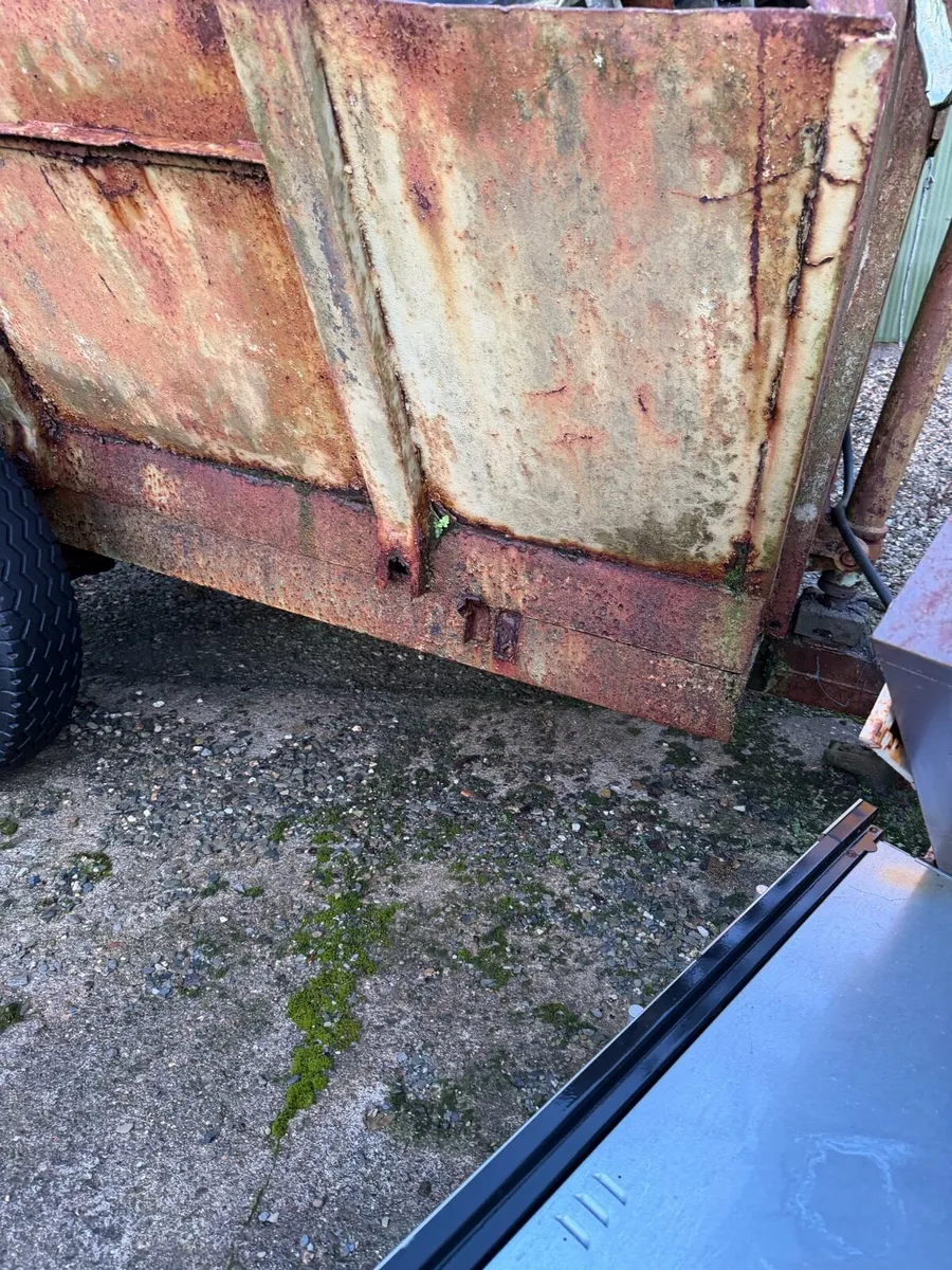 Tipping Trailer €475 - Image 2