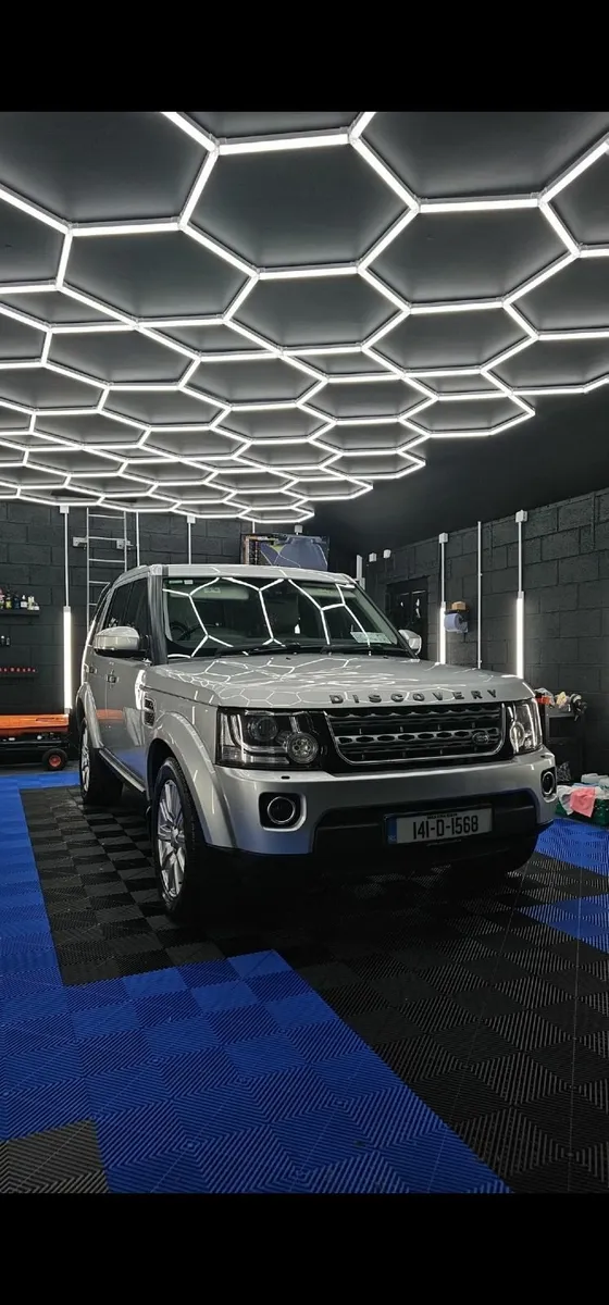 Land Rover Discovery - Image 1