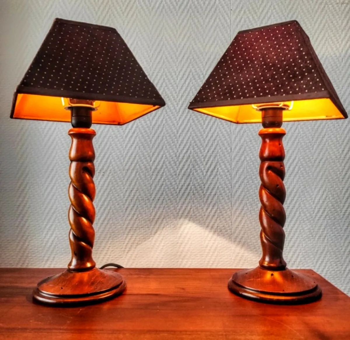 Pair of beautiful vintage wooden lamps - Image 1