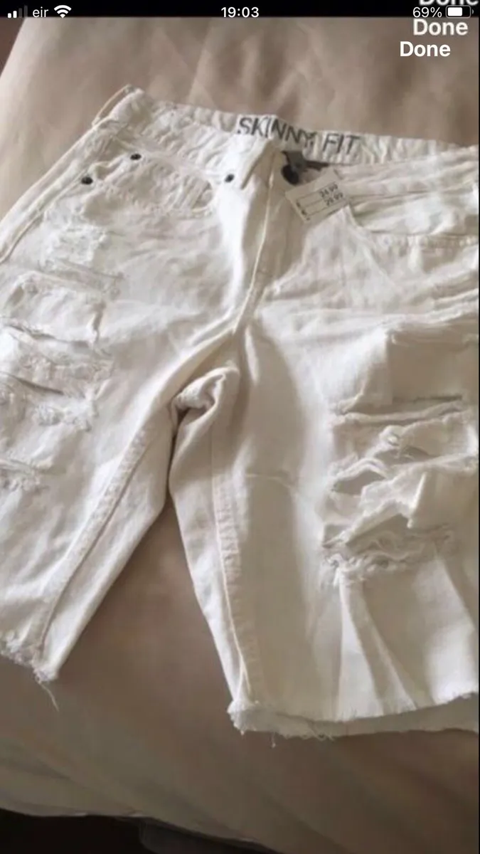 Ladies BNWT shorts size 6 €15 - Image 2