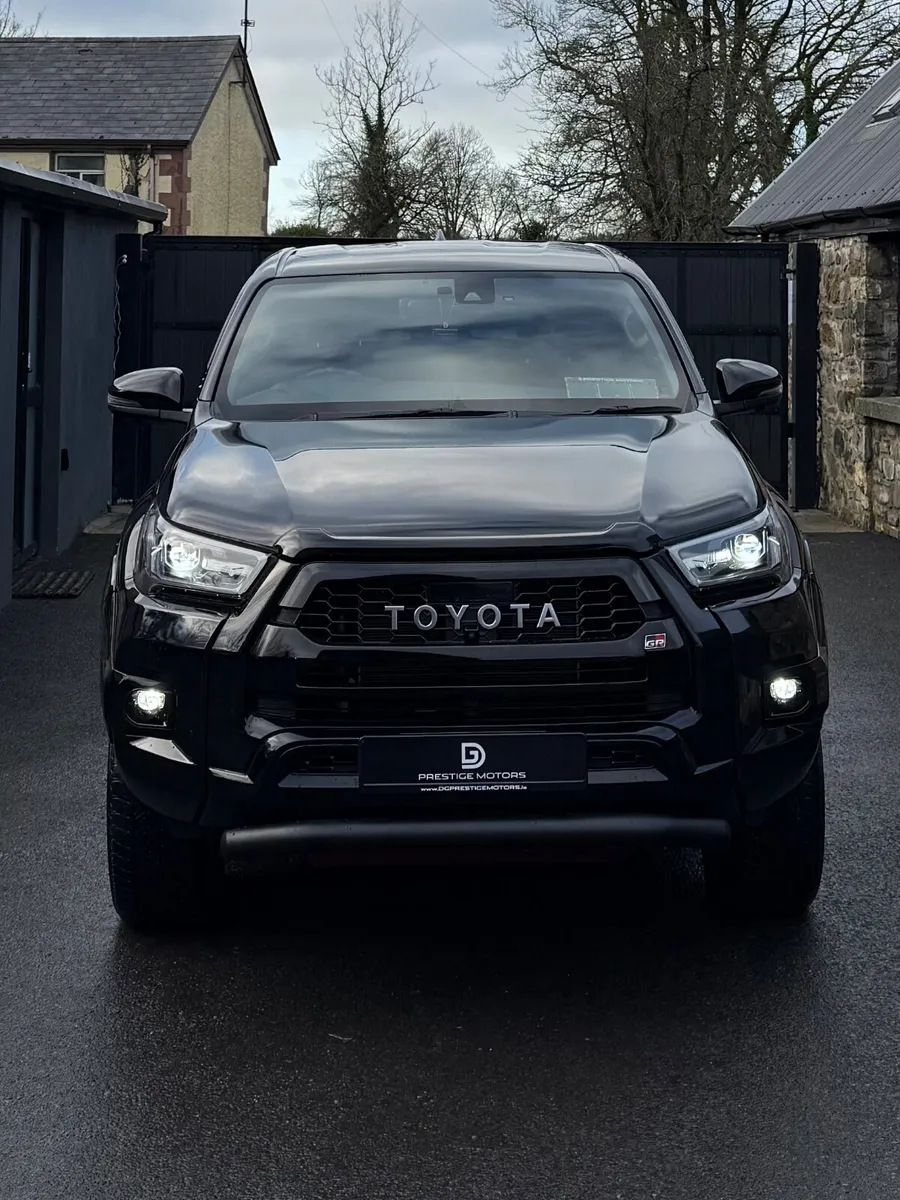 2023 TOYOTA HILUX GR SPORT 2.4D AUTO TOP SPEC - Image 2