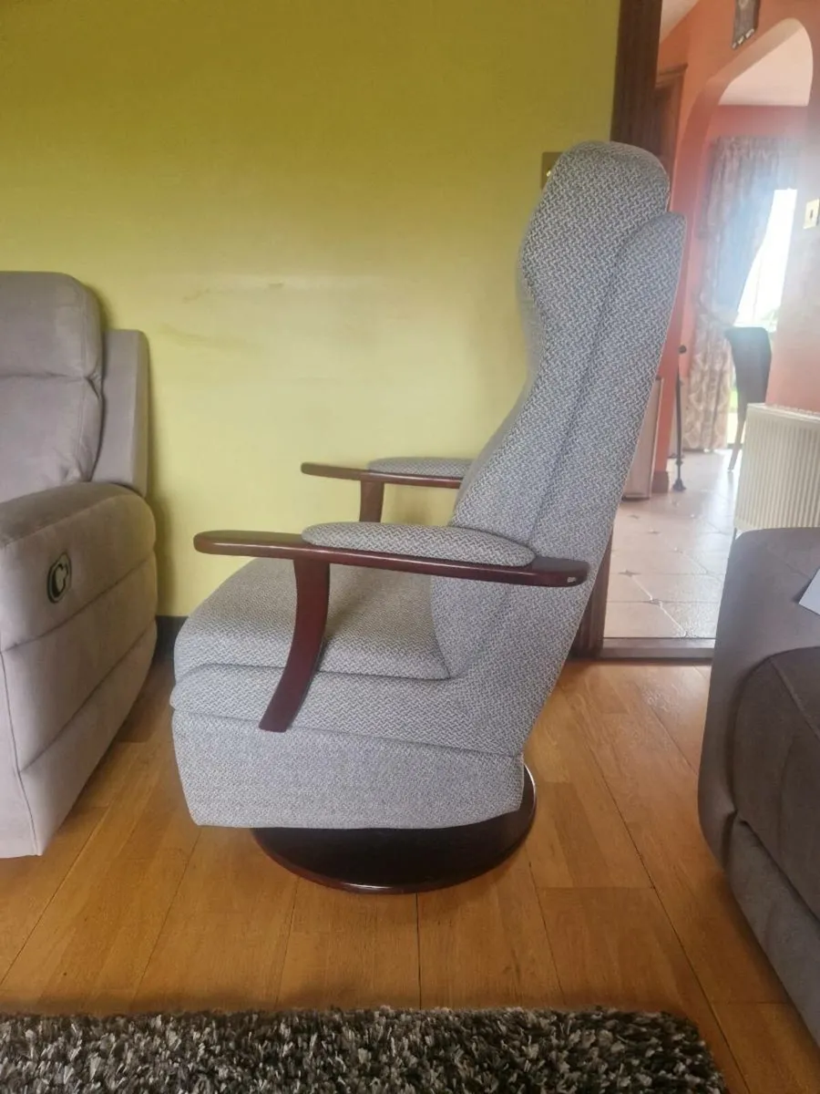 Jacobsen Swivel Chair - Image 2