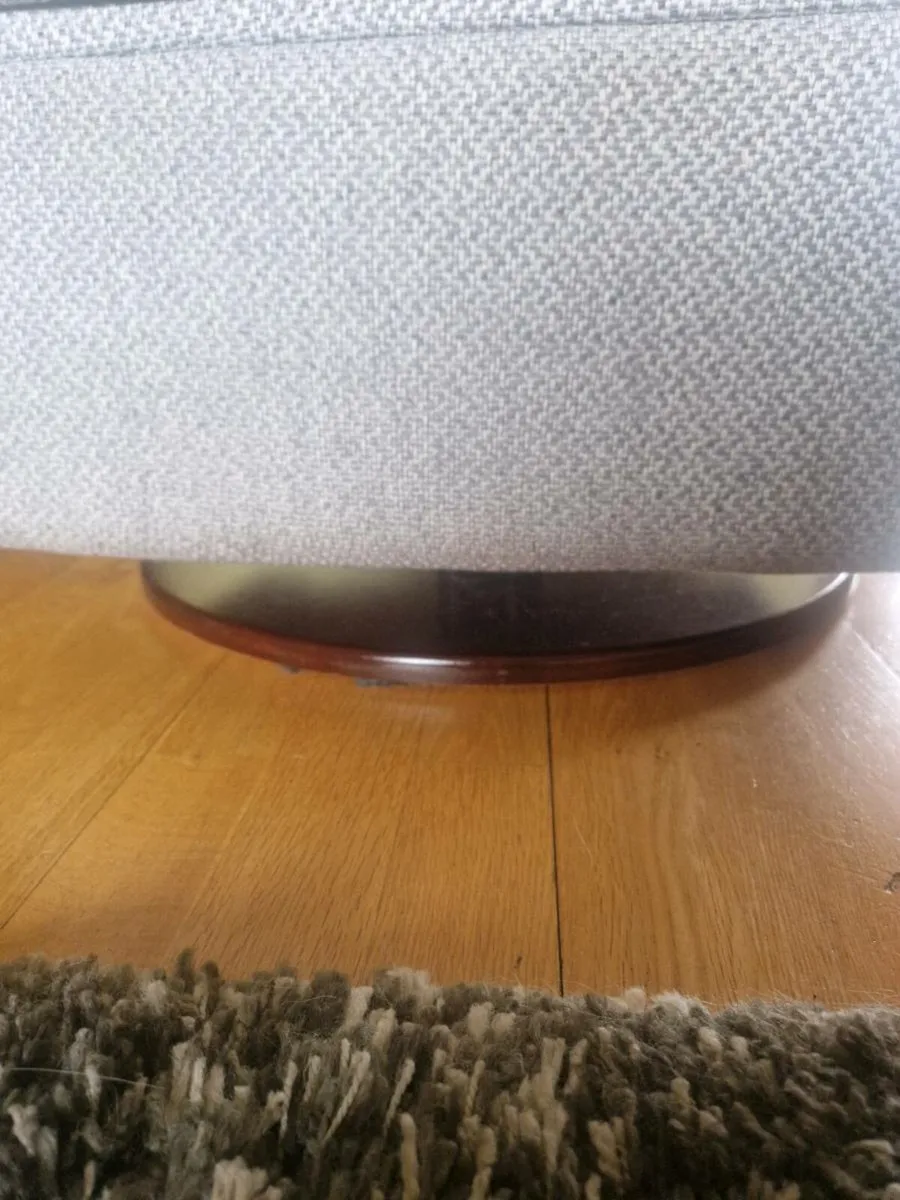 Jacobsen Swivel Chair - Image 3