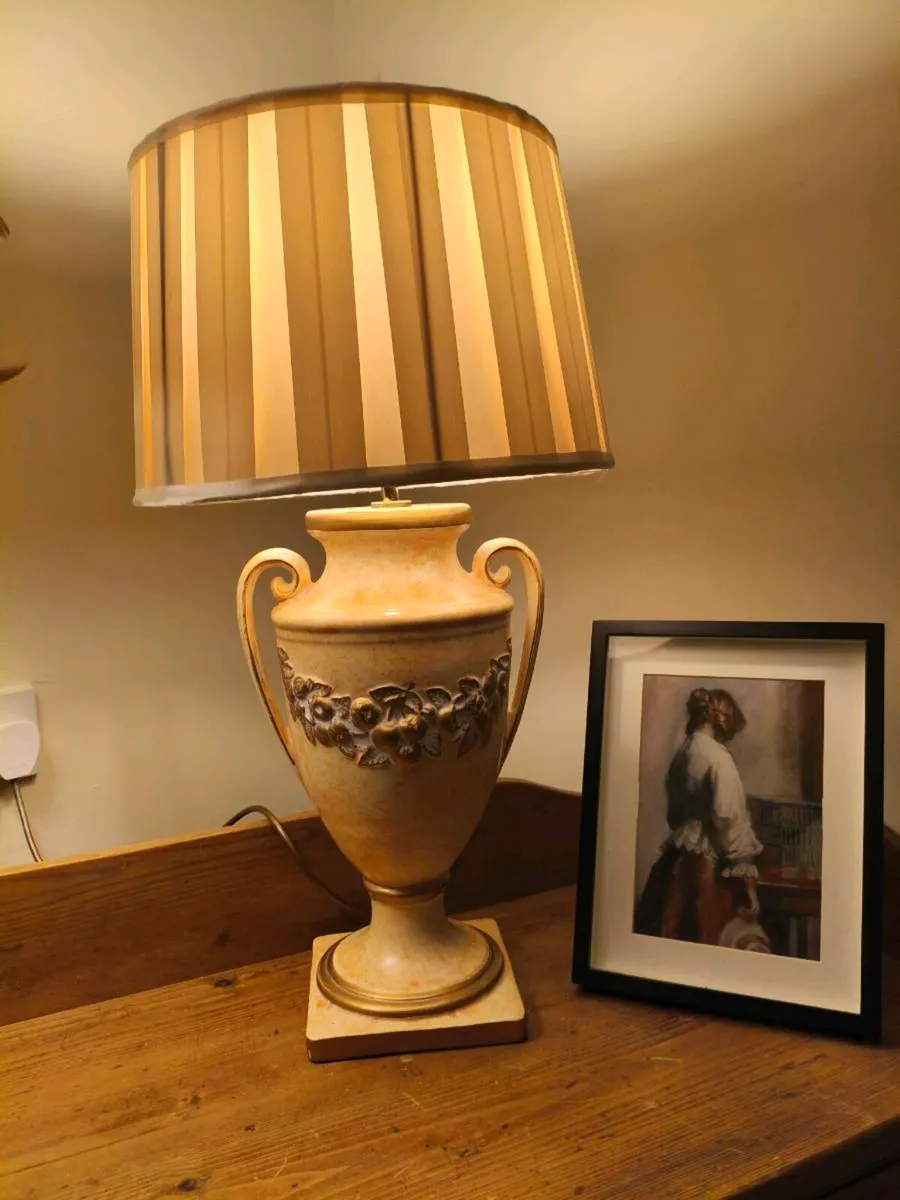 Beautiful Table Lamp,as new - Image 2