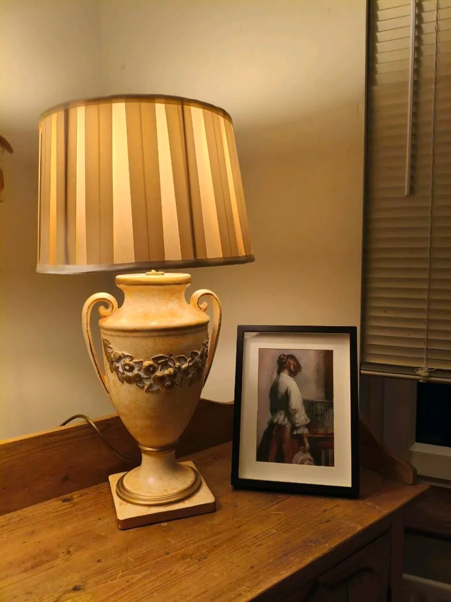 Beautiful Table Lamp,as new - Image 1
