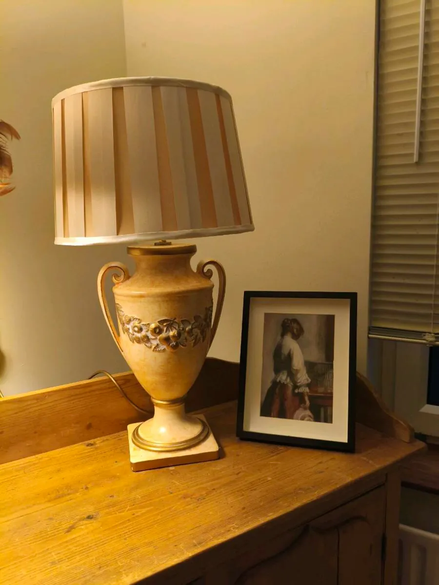 Beautiful Table Lamp,as new - Image 3