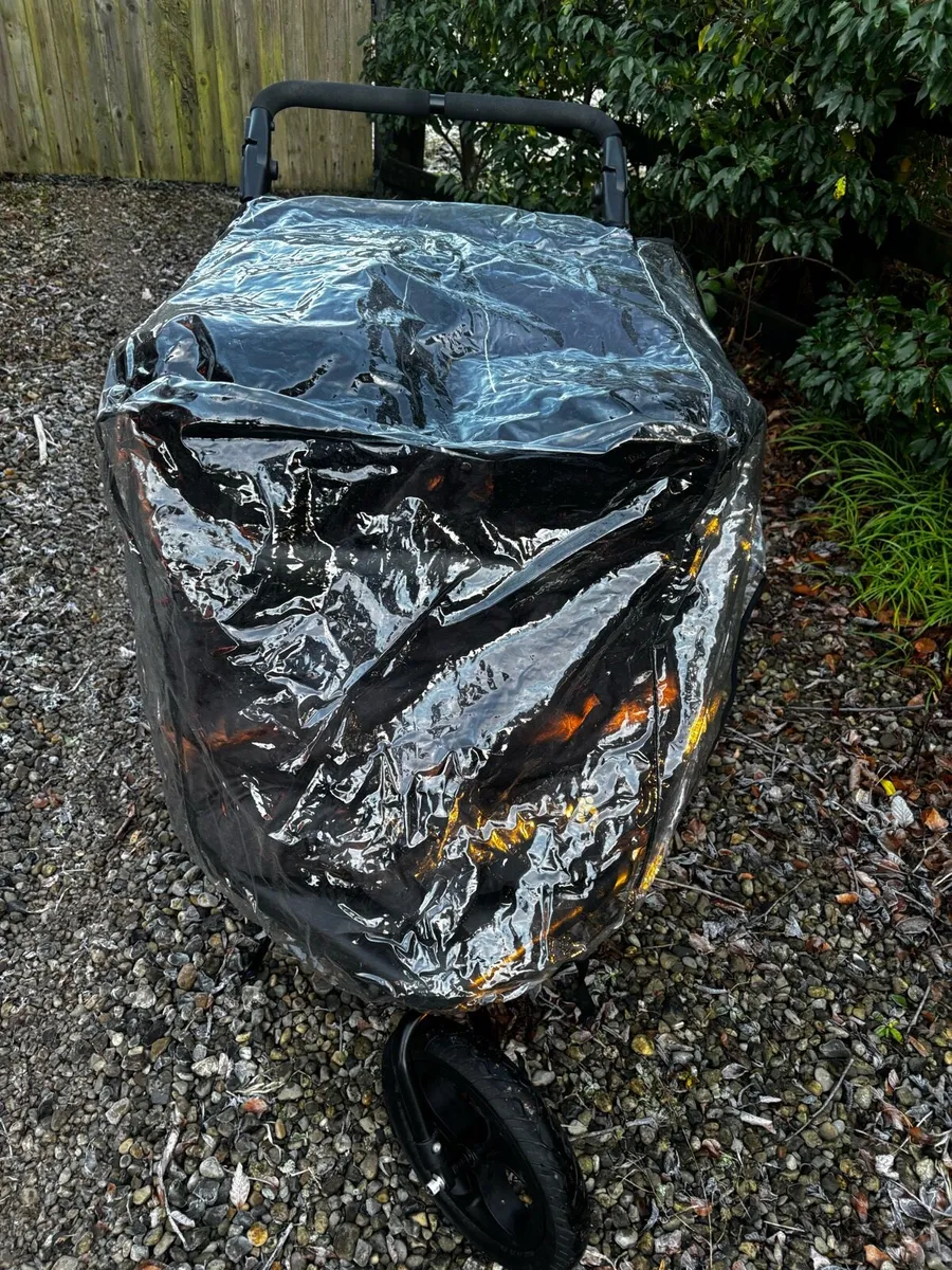 Out n about double buggy - Image 3