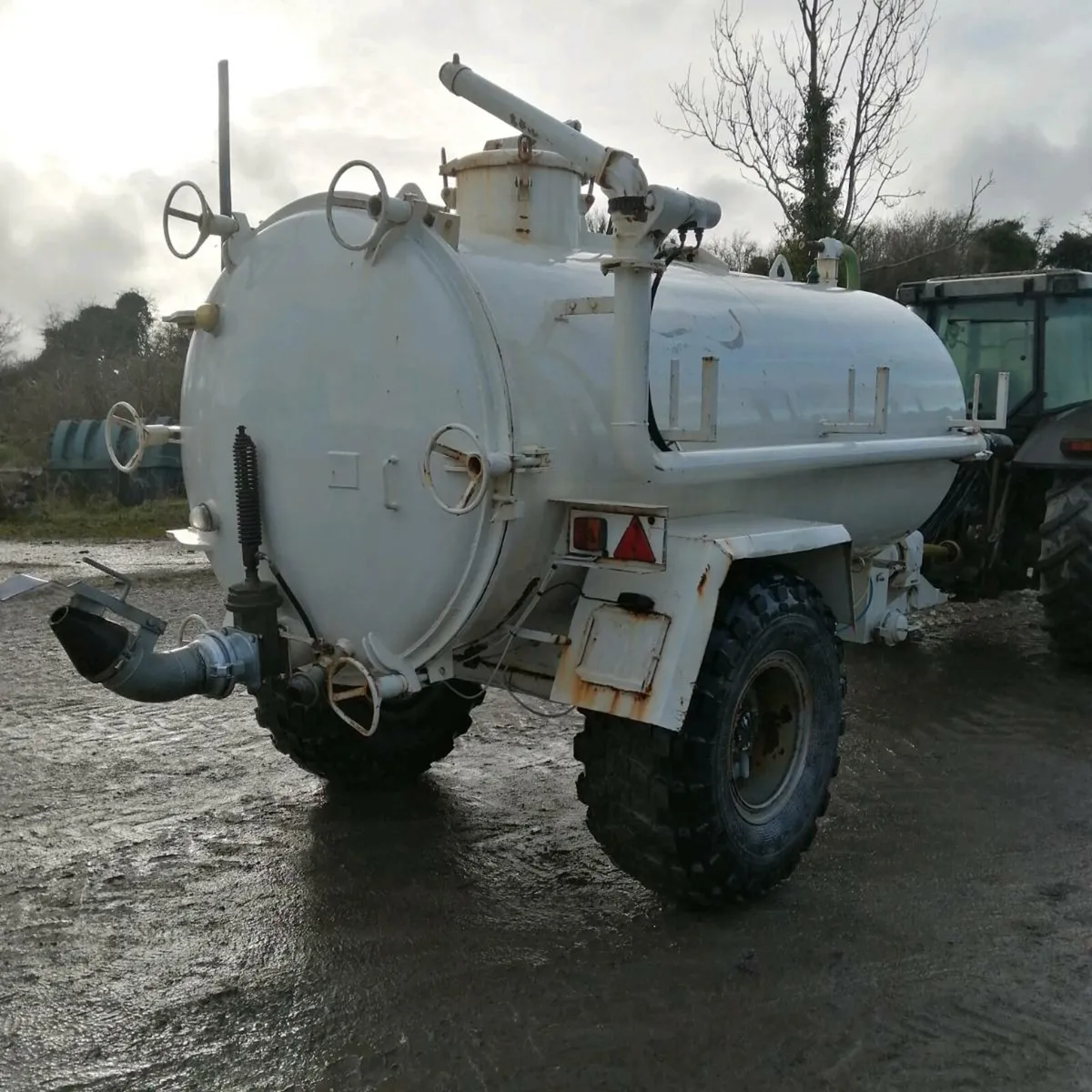 1500 GALLON TANKER WITH RAIN GUN - Image 3