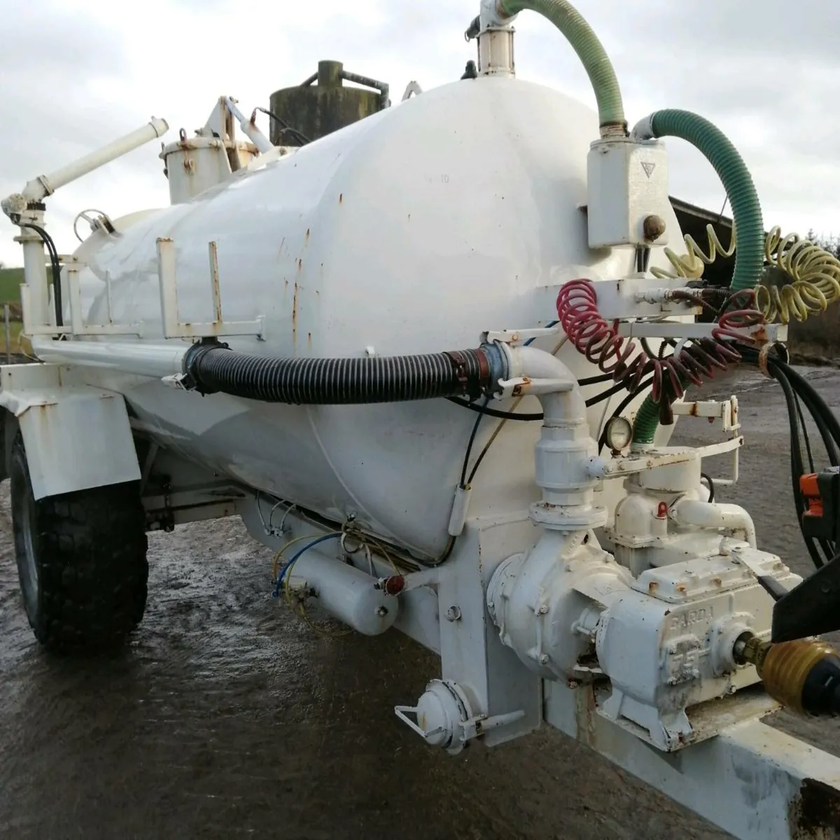 1500 GALLON TANKER WITH RAIN GUN - Image 2