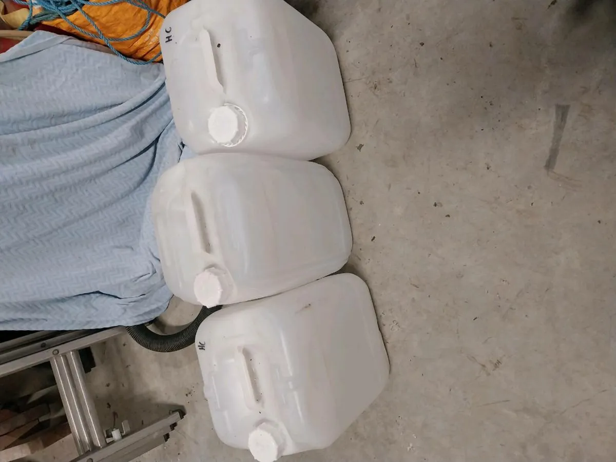 Plastic drums - Image 1