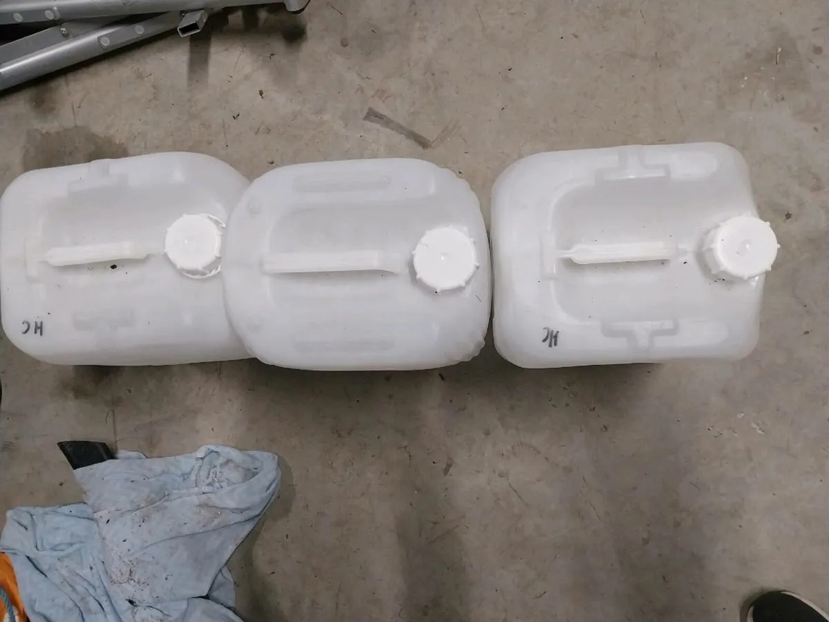 Plastic drums - Image 2