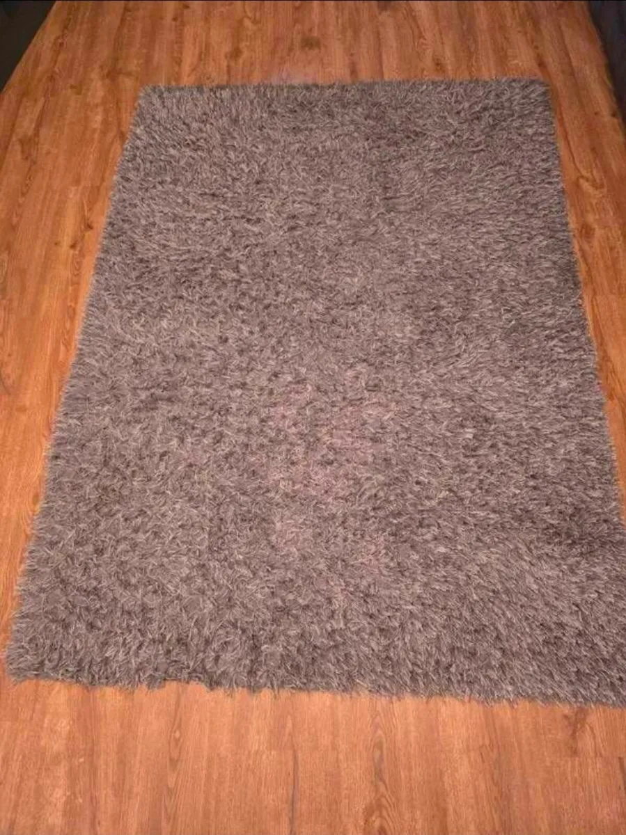 Large silver/grey rug - Image 1