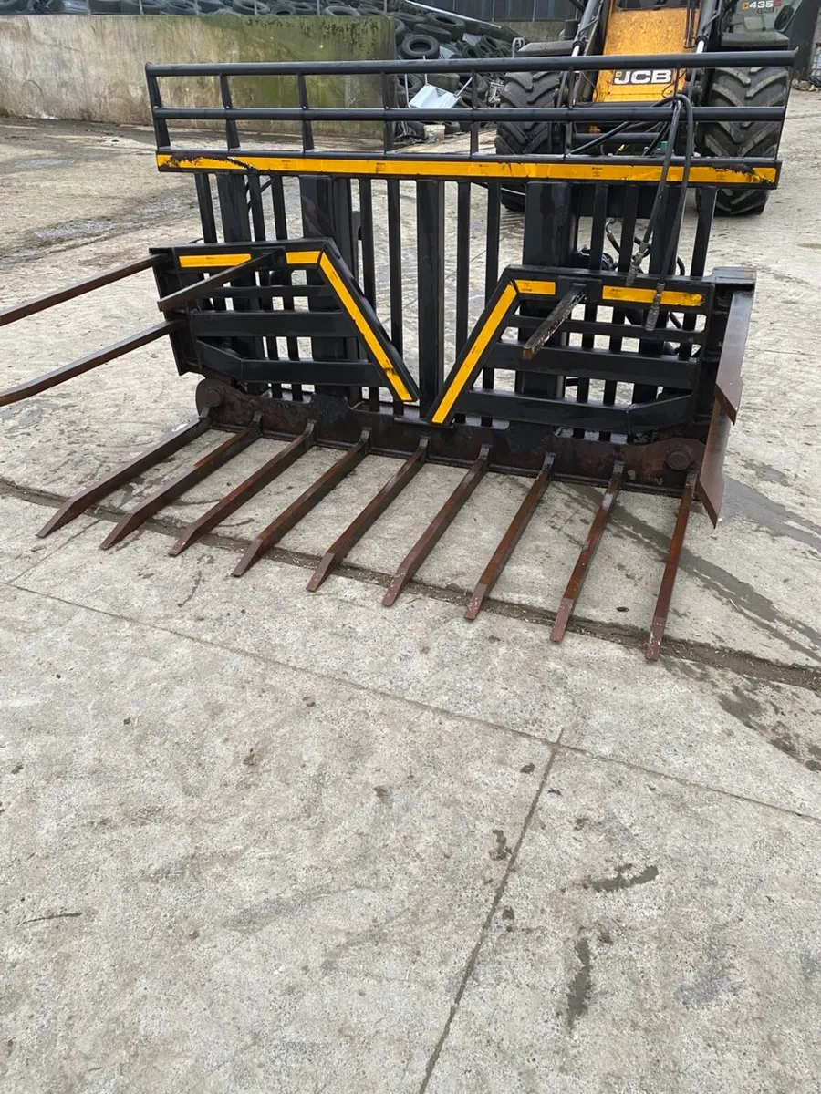 Tighe silage rake - Image 1