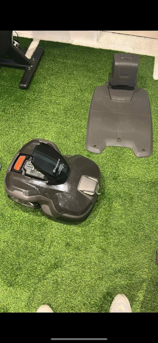 Husqvarna 405x robotic lawnmower - Image 1