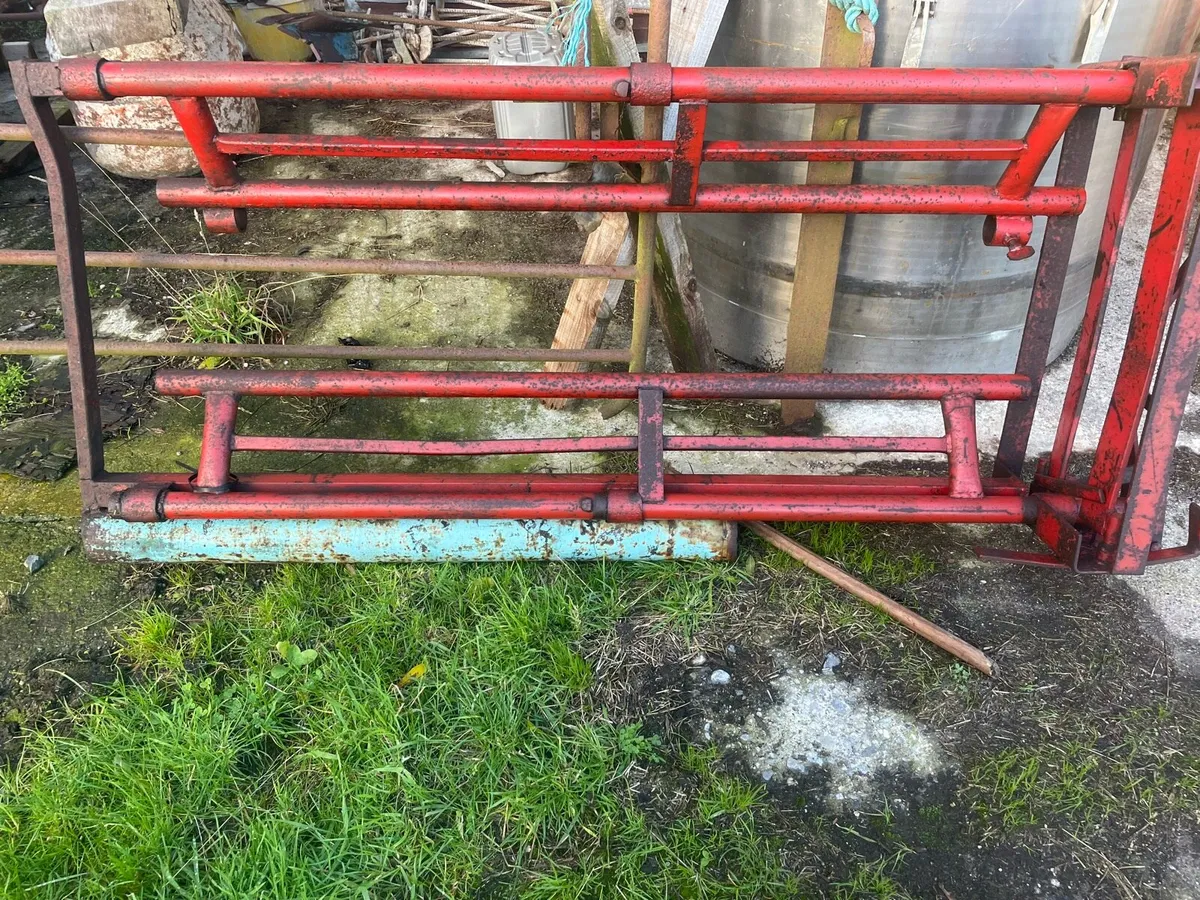 Trusses/machinery - Image 3