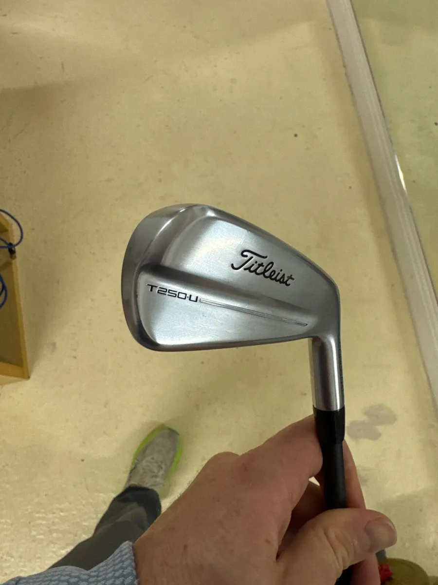 Titleist T250 2 iron x stiff - Image 2