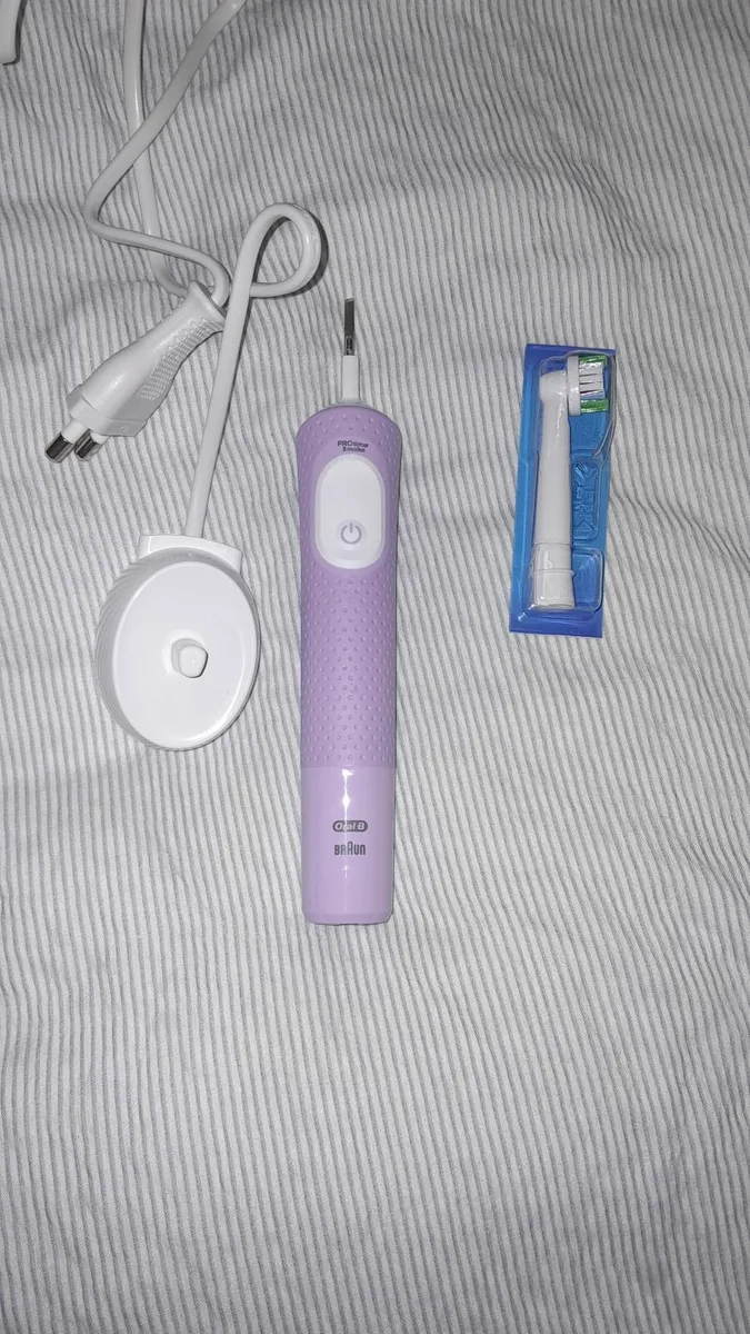Oral B Vitality Pro electric toothbrush - Image 1