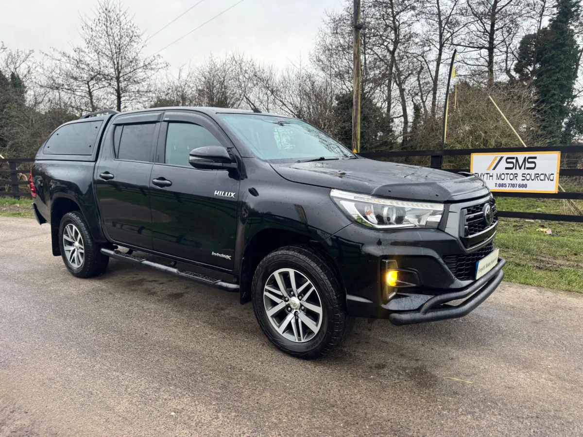 192 Toyota Hilux Invincible X Spotless***** - Image 3