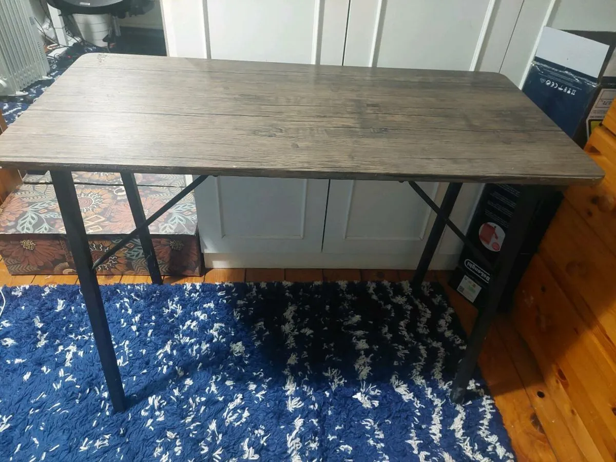 Desk and chair - Image 1