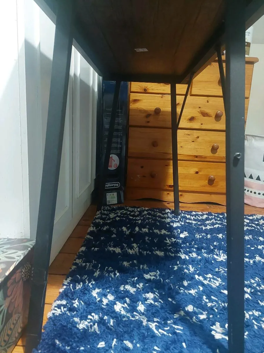 Desk and chair - Image 3