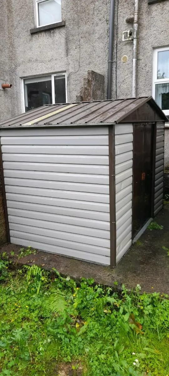 Garden shed metal 9 ft x  6 ft - Image 1