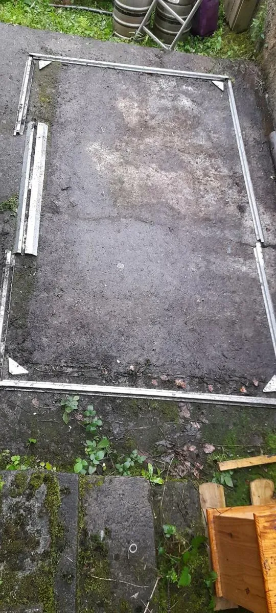 Garden shed metal 9 ft x  6 ft - Image 4