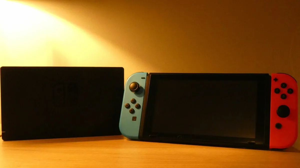 Nintendo Switch [32GB] + Accessories - Image 2