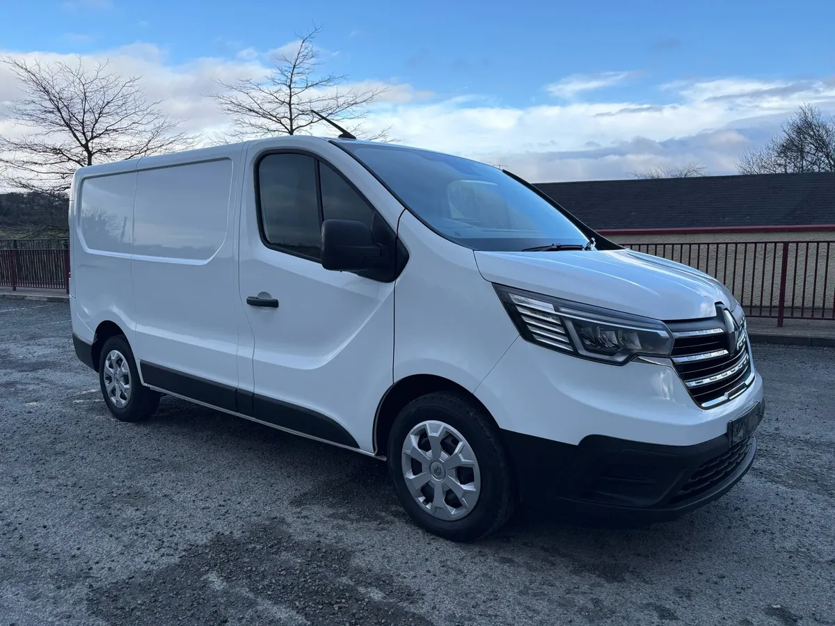 2022 (222) RENAULT TRAFIC BUSINESS + - Image 1