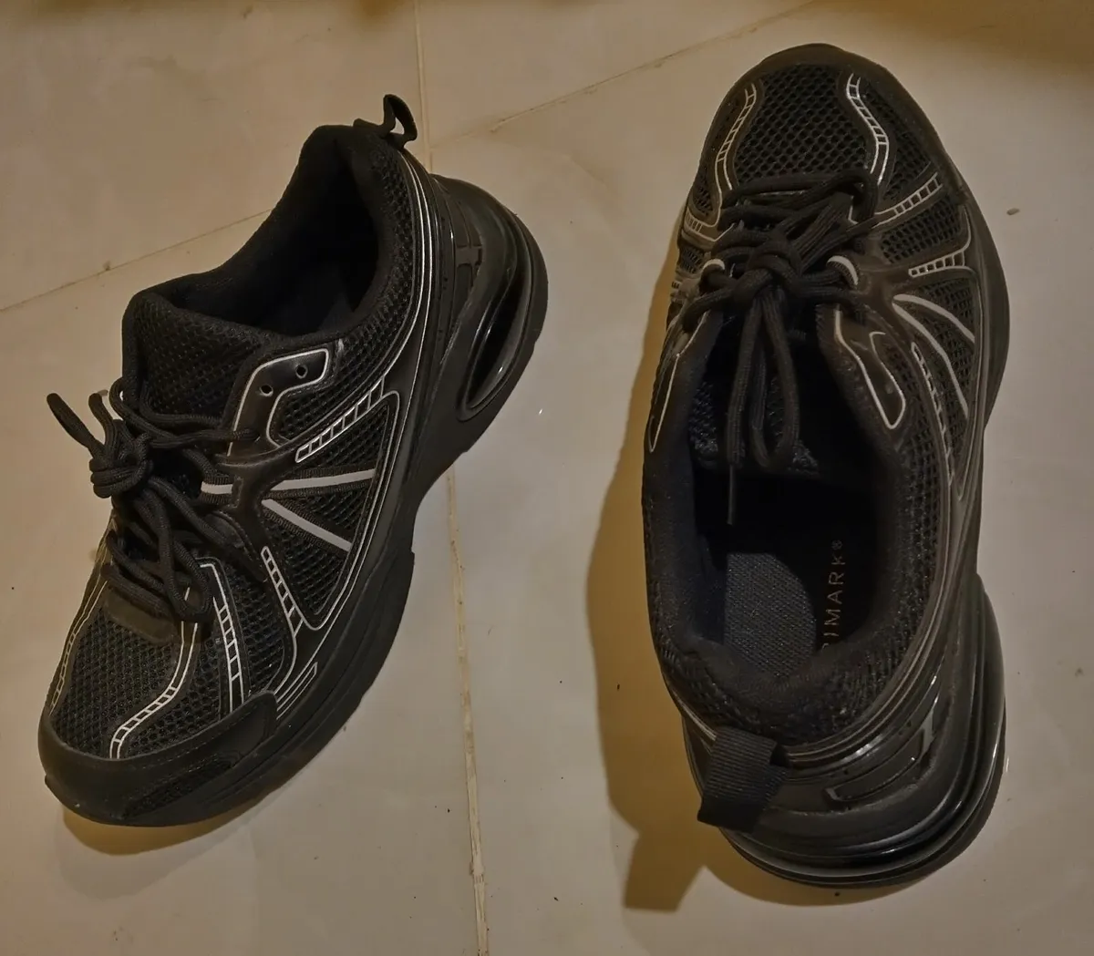 Runners size 8 - Image 1