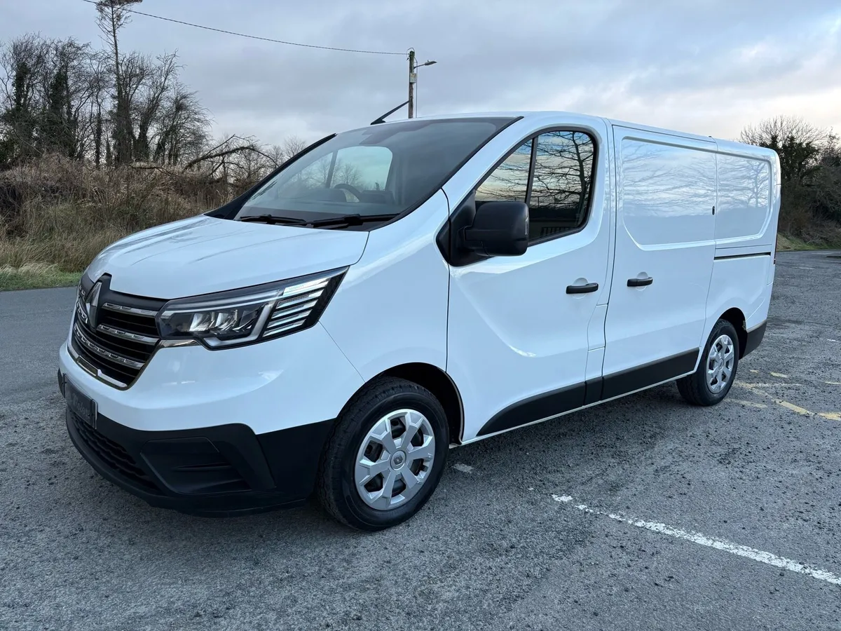 2022 (222) RENAULT TRAFIC BUSINESS + - Image 4