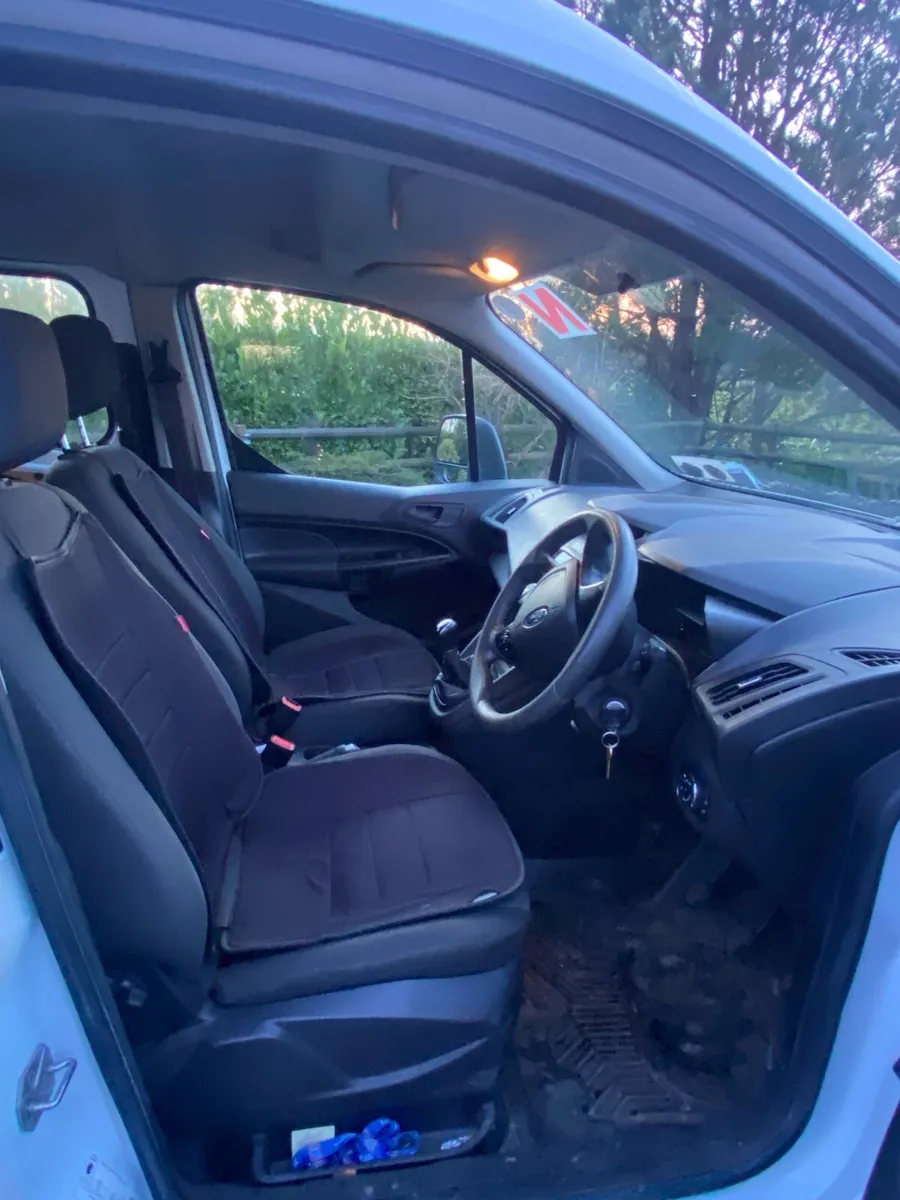 172 Ford Connect LWB 5 seat Crewcab van - Image 3