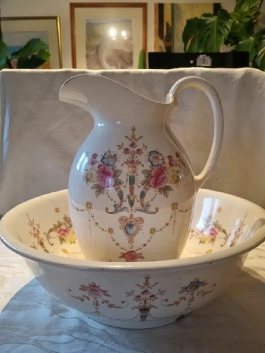 Vintage washing bowl and jug - Image 1