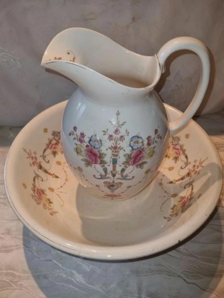 Vintage washing bowl and jug - Image 2
