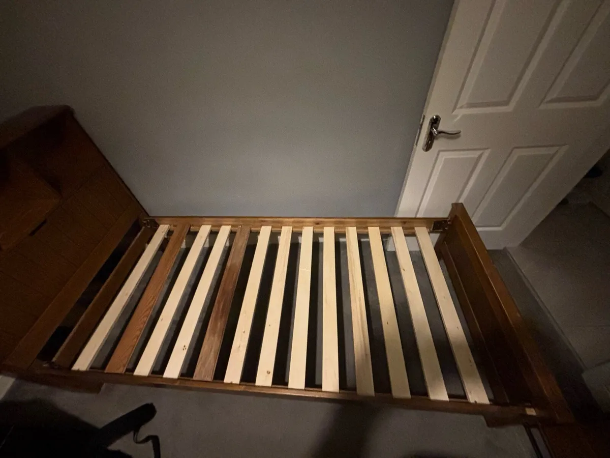 Single bed cram with mattress - Image 3
