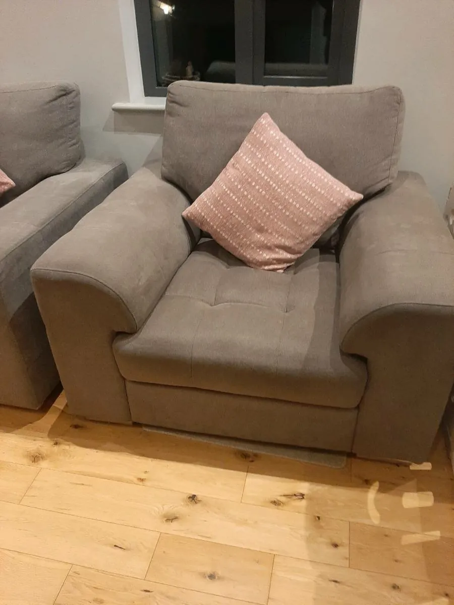 Suite of furniture.  3+2+1 - Image 3