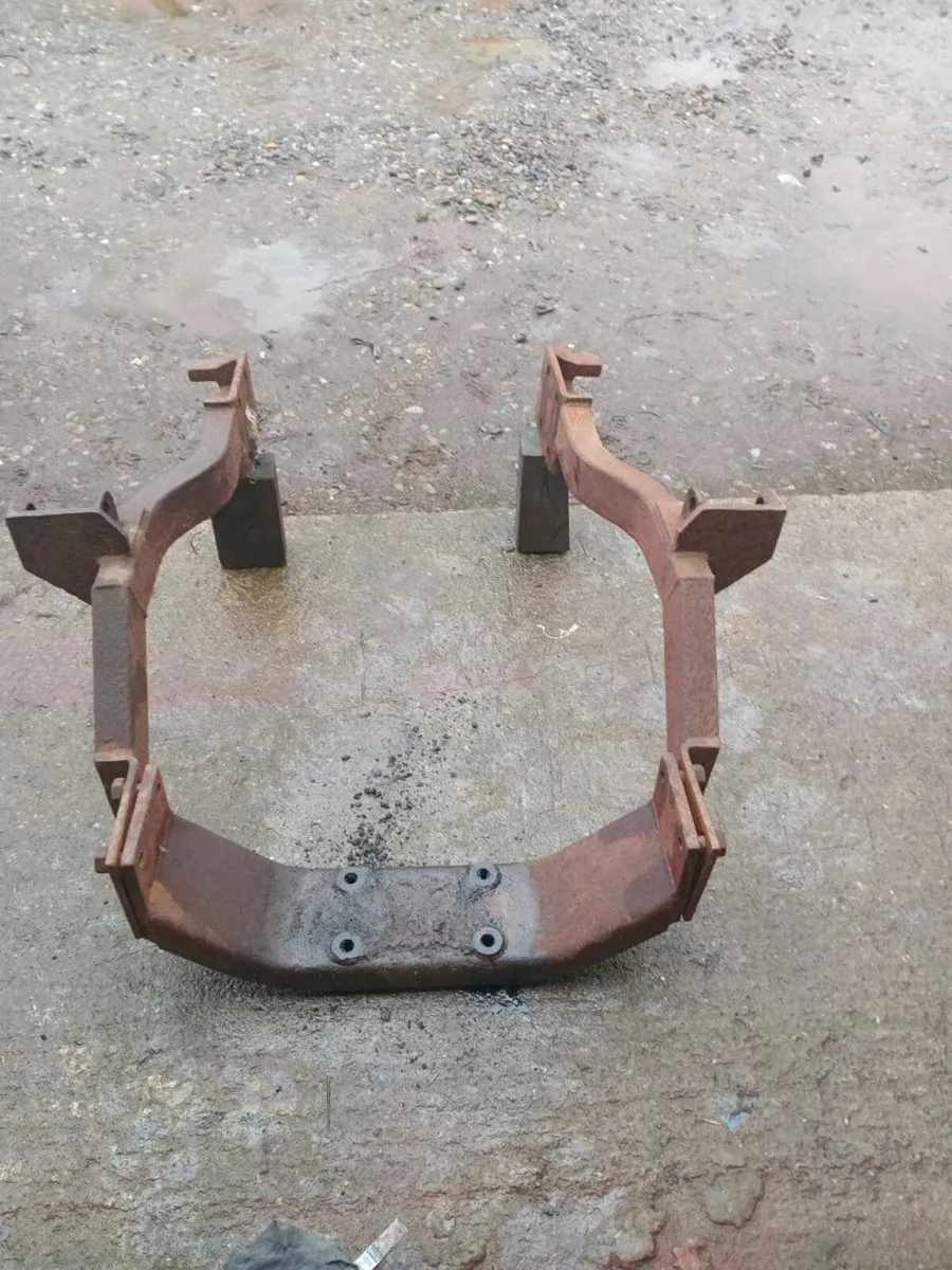 Mf 65 brackets - Image 1