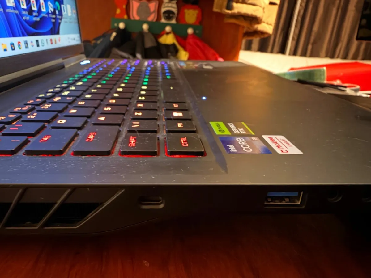 Gaming Laptop Medion Erazer Beast x40 RTX 4090 - Image 3