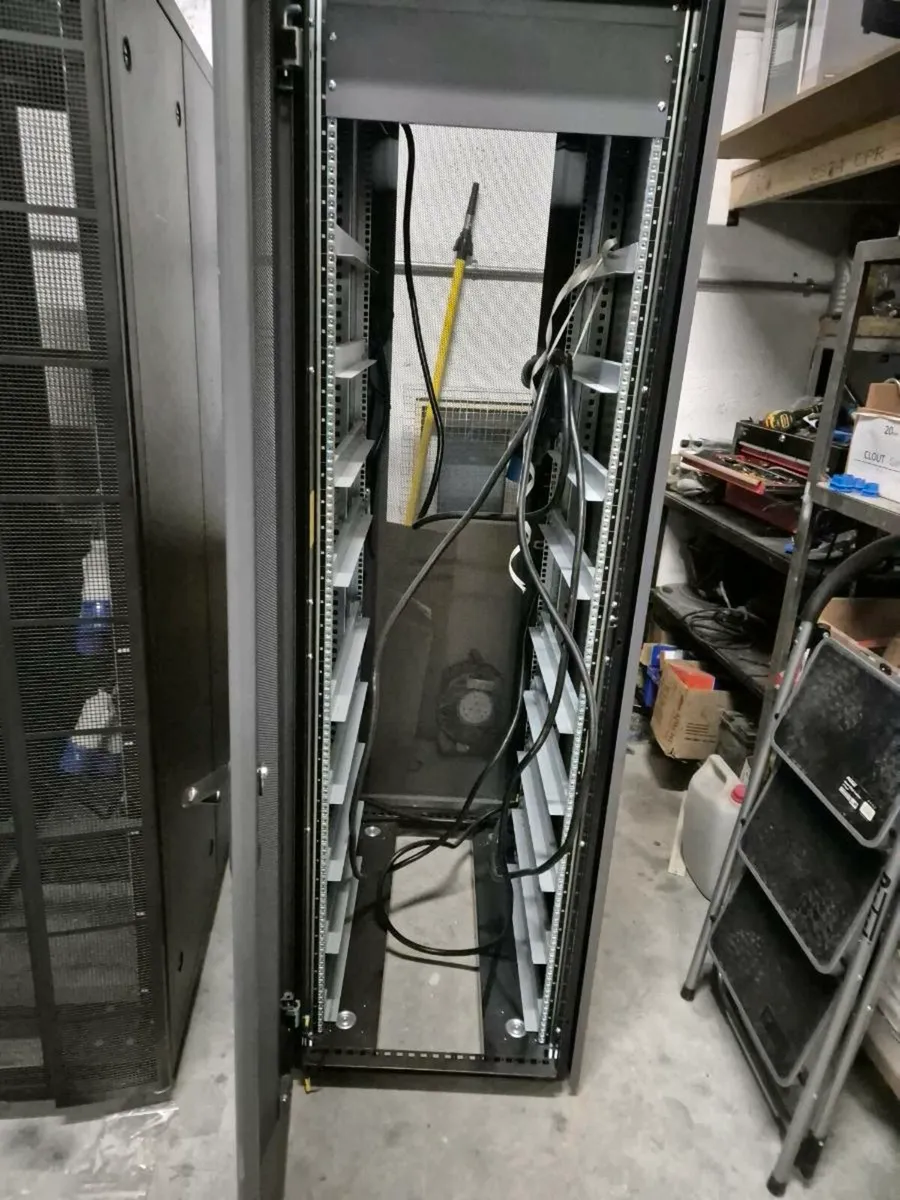 Server cabinet - Image 4
