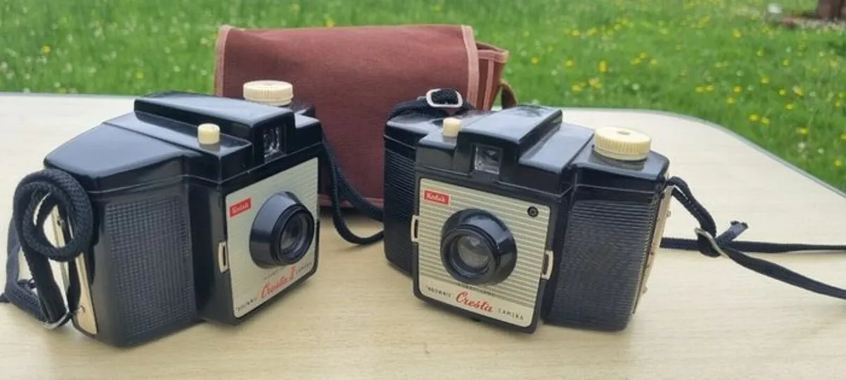Two Kodak Brownie Cresta cameras - Image 2