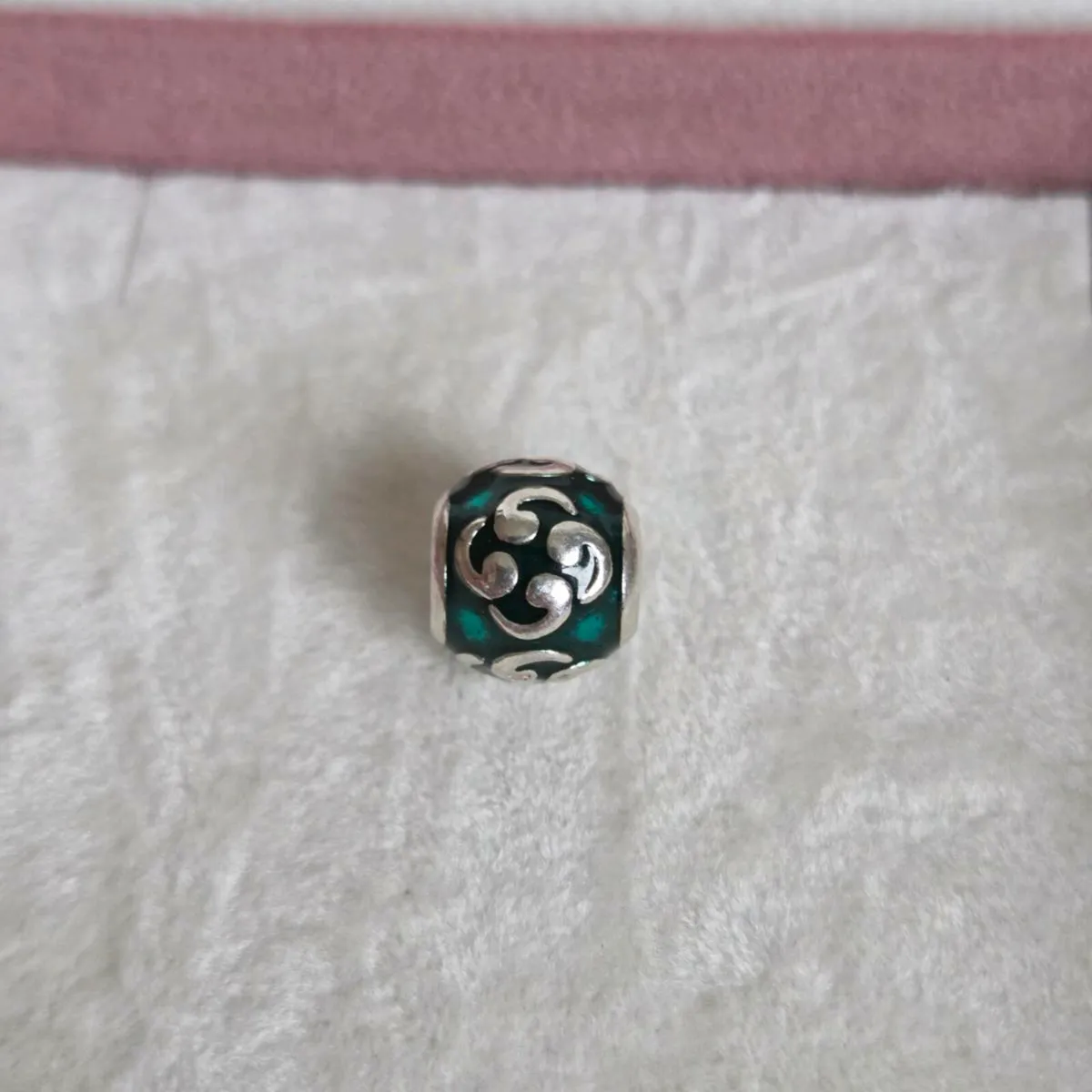 Genuine Pandora enamel green flower charm - Image 1