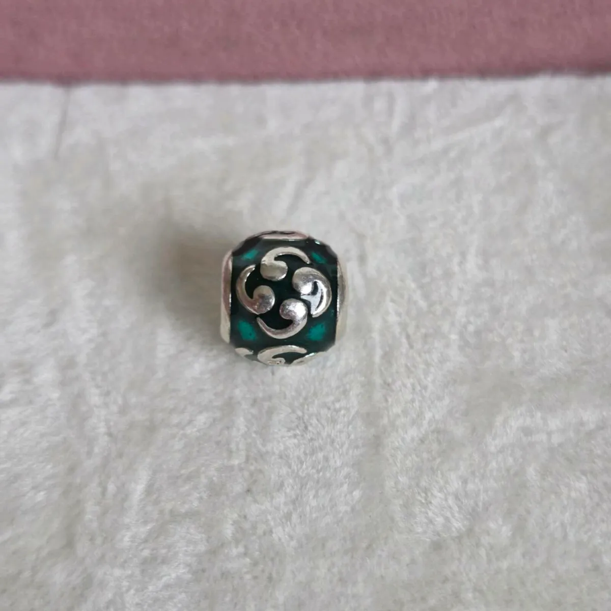 Genuine Pandora enamel green flower charm - Image 2