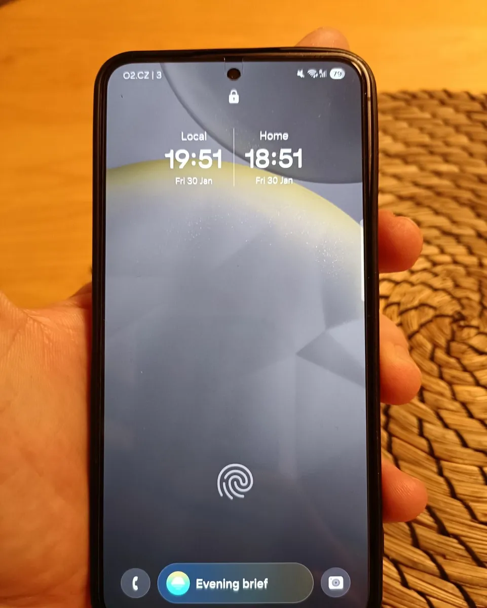 Samsung Galaxy S24 (128G) > 5 months used only - Image 3