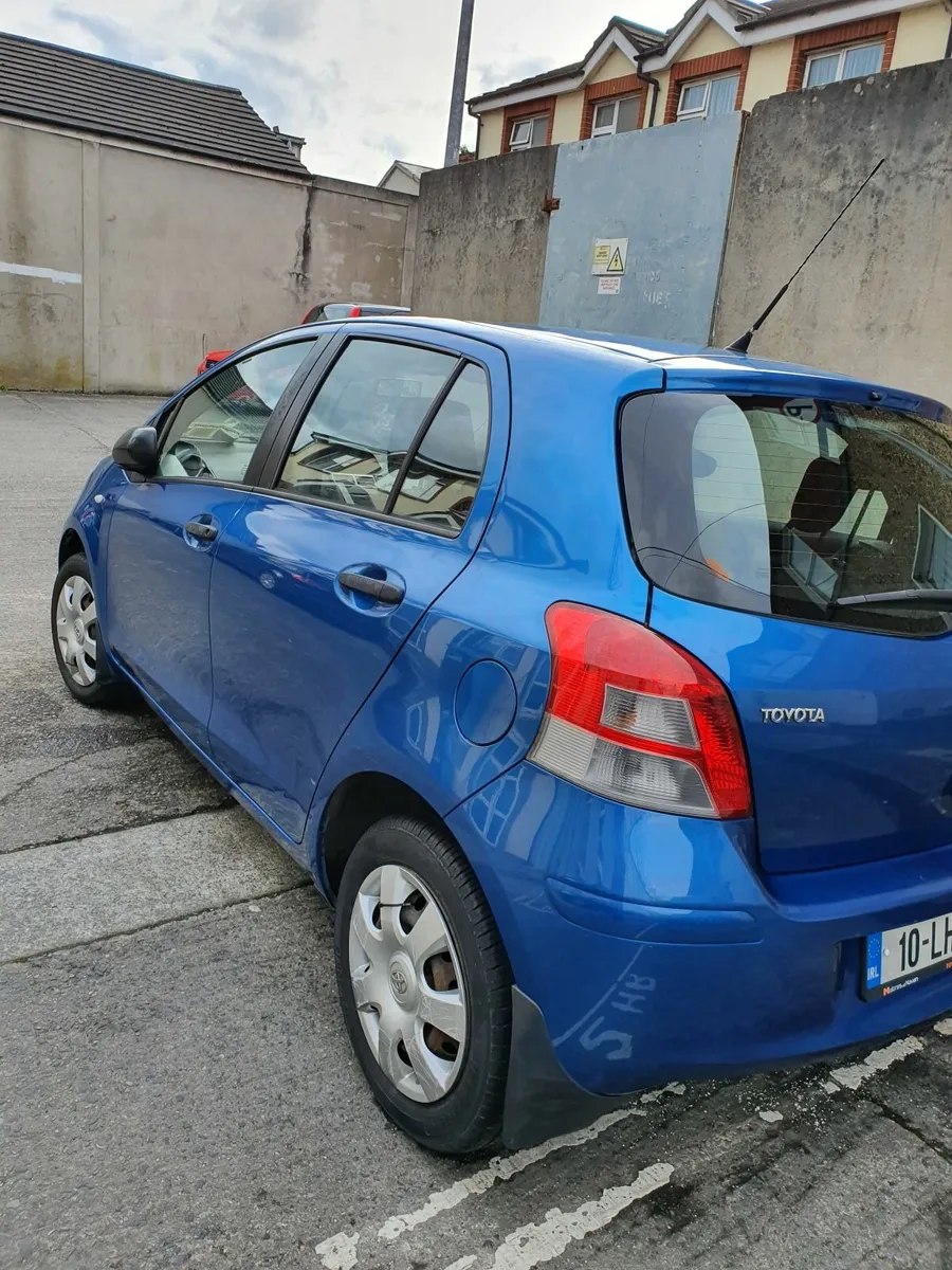 Toyota Yaris 2010 very low mileage negotiable - Image 4