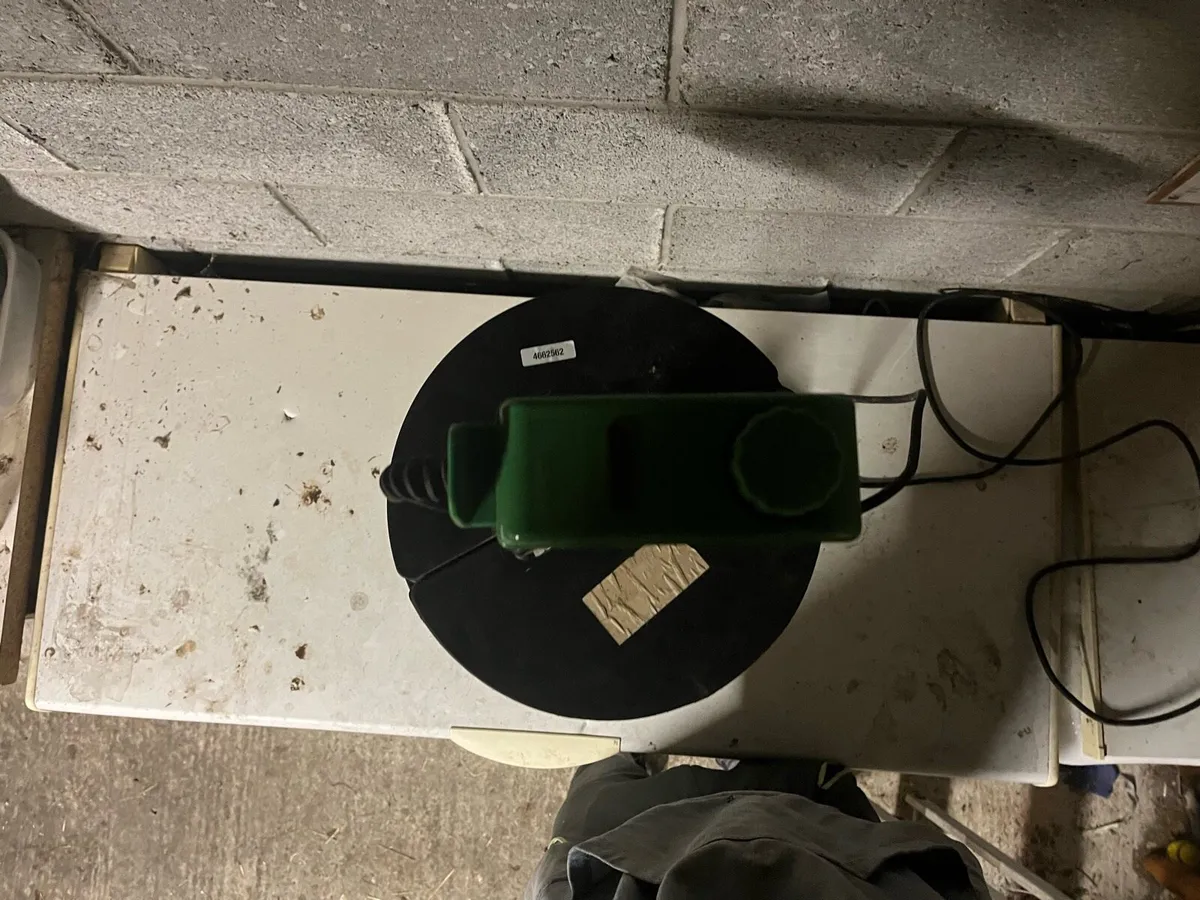 Kerbl Milk Heater with JFC Kart Bracket - Image 3