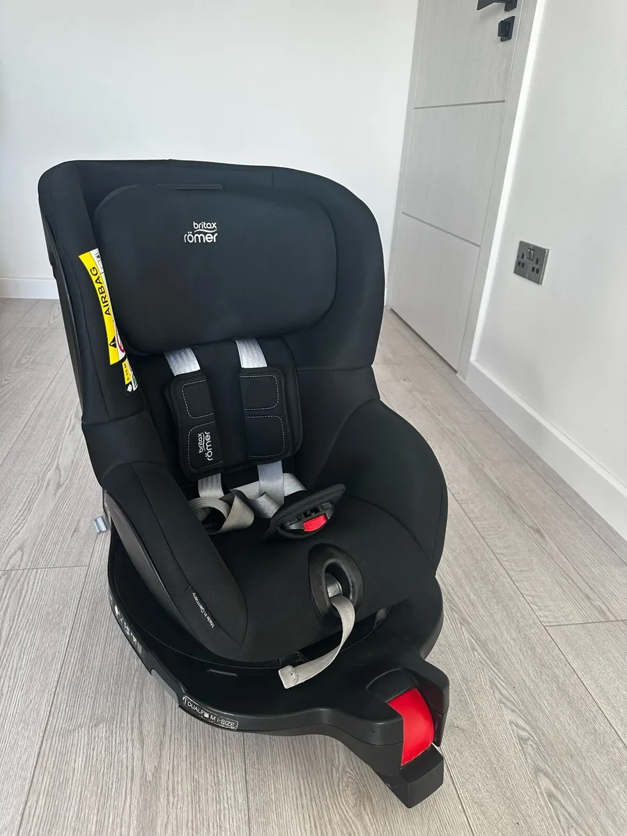 Britax Romer M i-size universal izofix carseat - Image 1