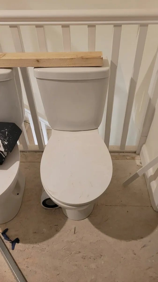 Bathtub with mixer Tap - Image 2