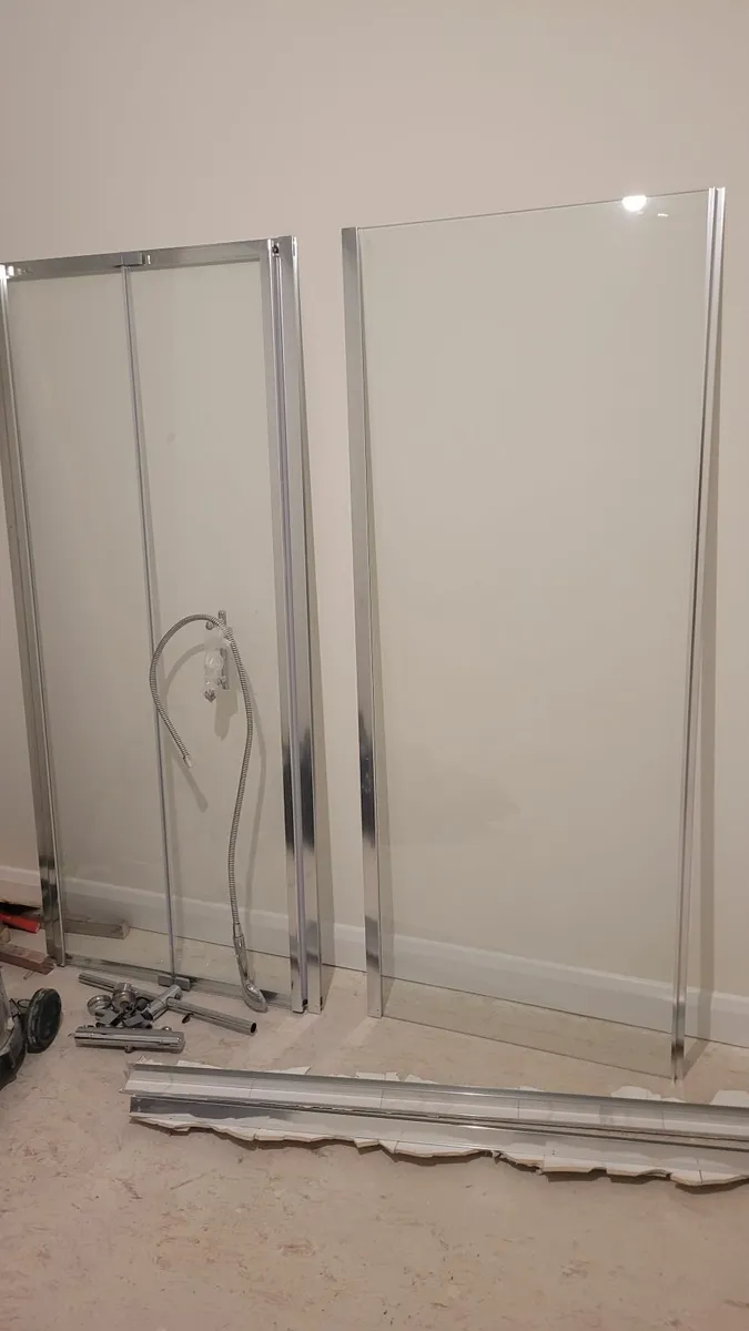 Bathtub with mixer Tap - Image 4